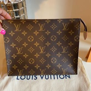 Louis Vuitton Touletry 26